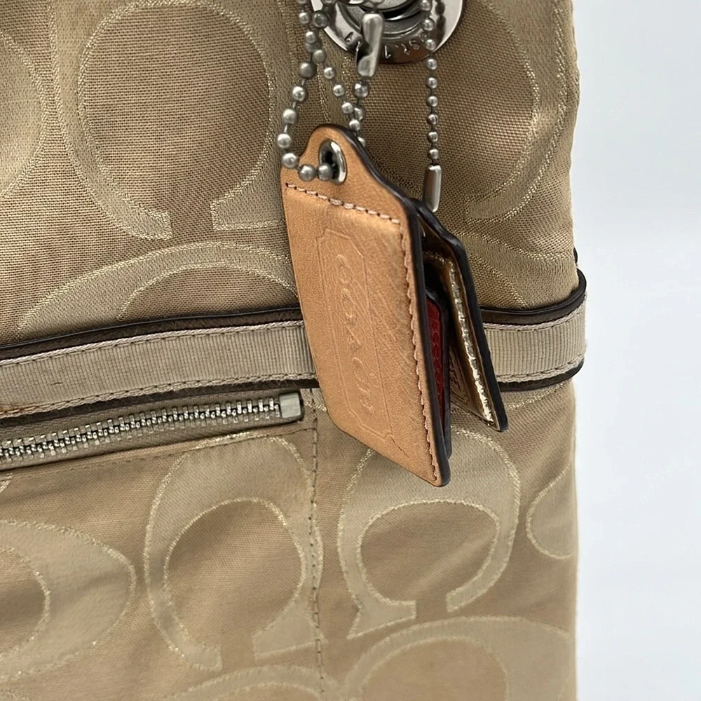 Coach beige poppy